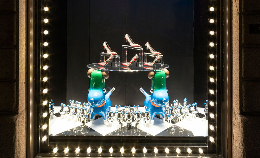 Рождественский декор бутика Prada
