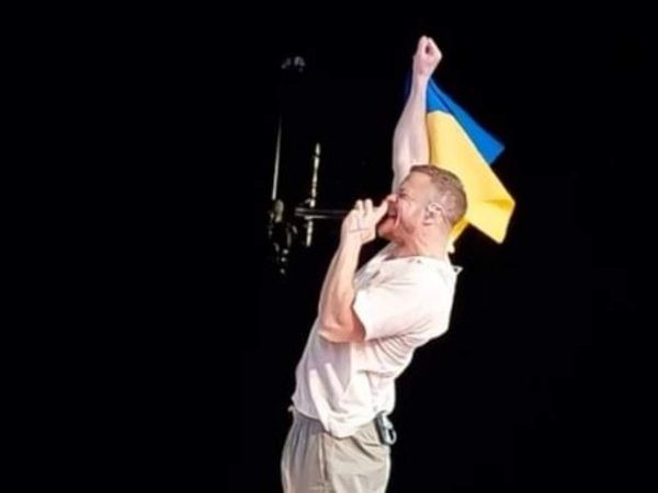 Imagine Dragons поднял Украинский флаг